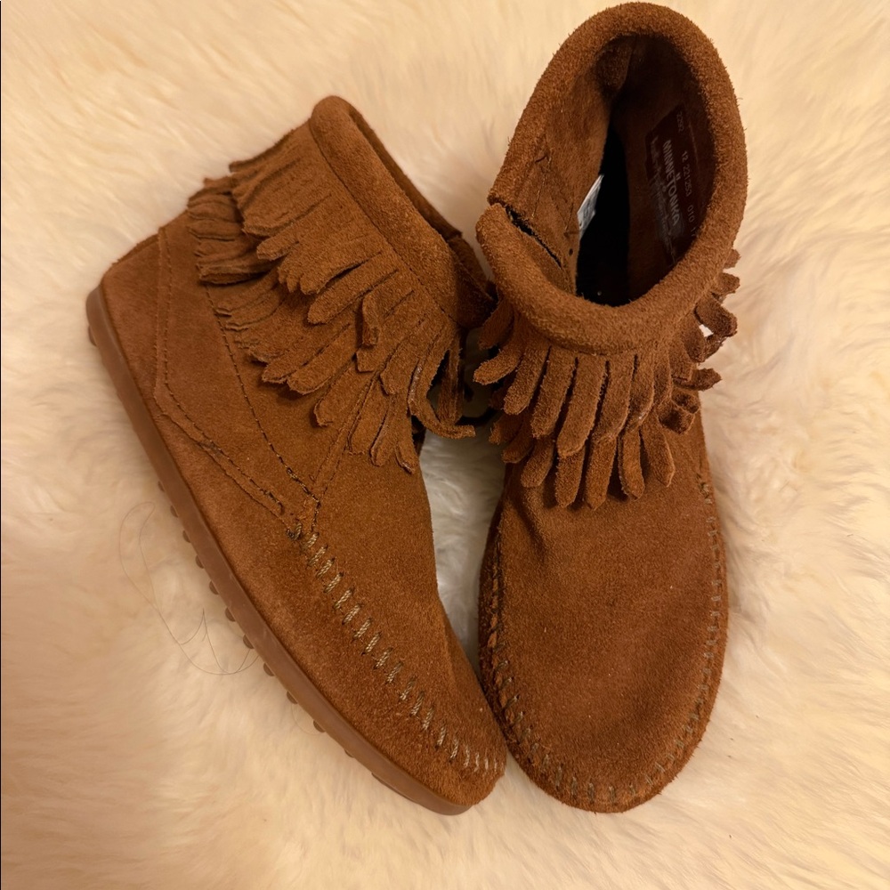 Minnetonka leather kids shoes